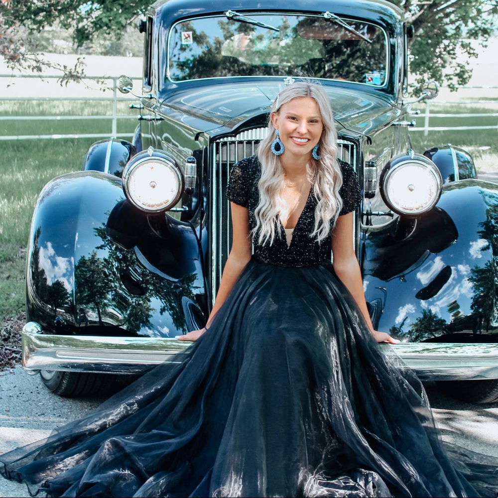 Size 2 Sherri Hill Ball-Gown- Black